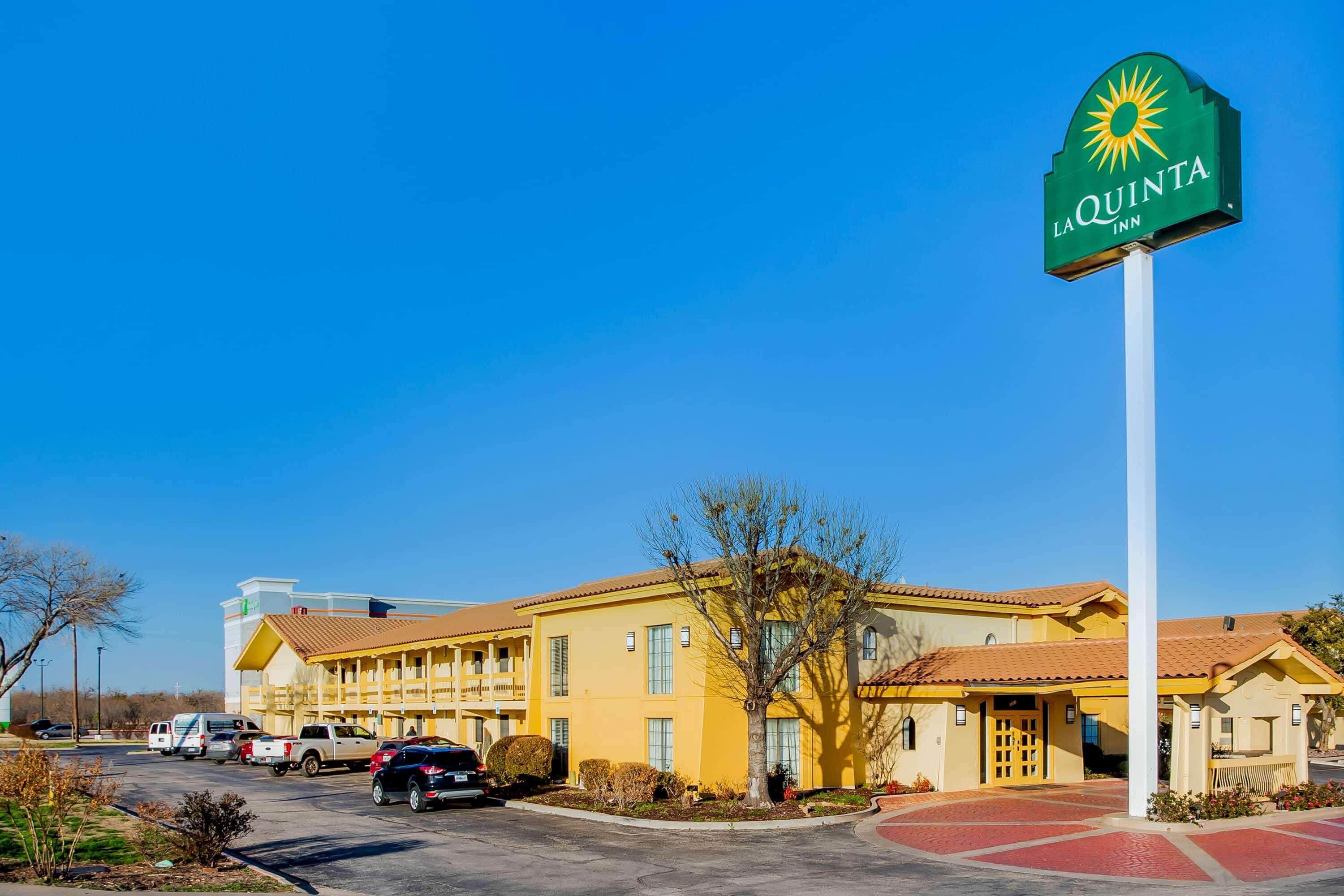 Baymont By Wyndham Abilene Hotel Exterior photo