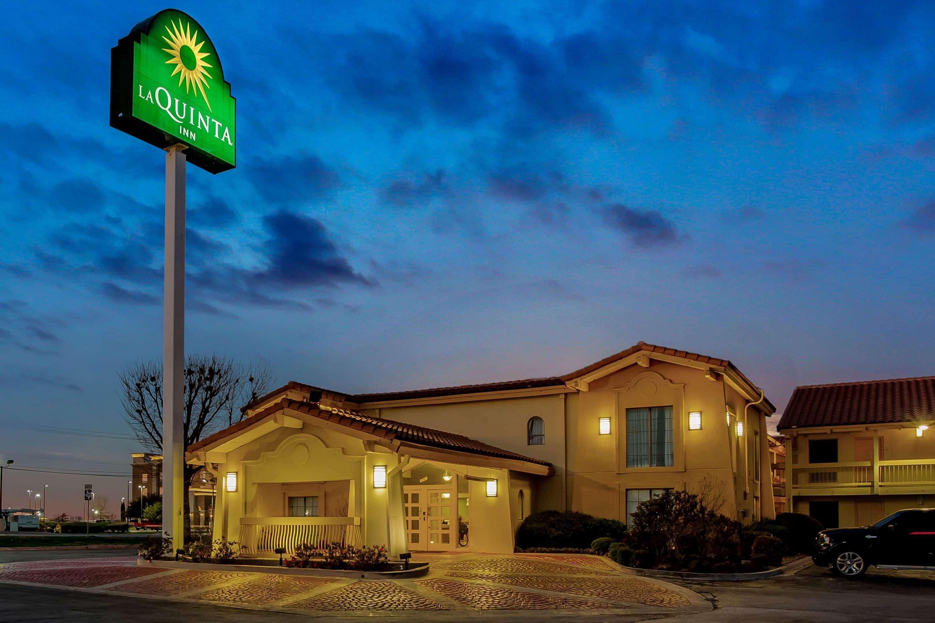 Baymont By Wyndham Abilene Hotel Exterior photo