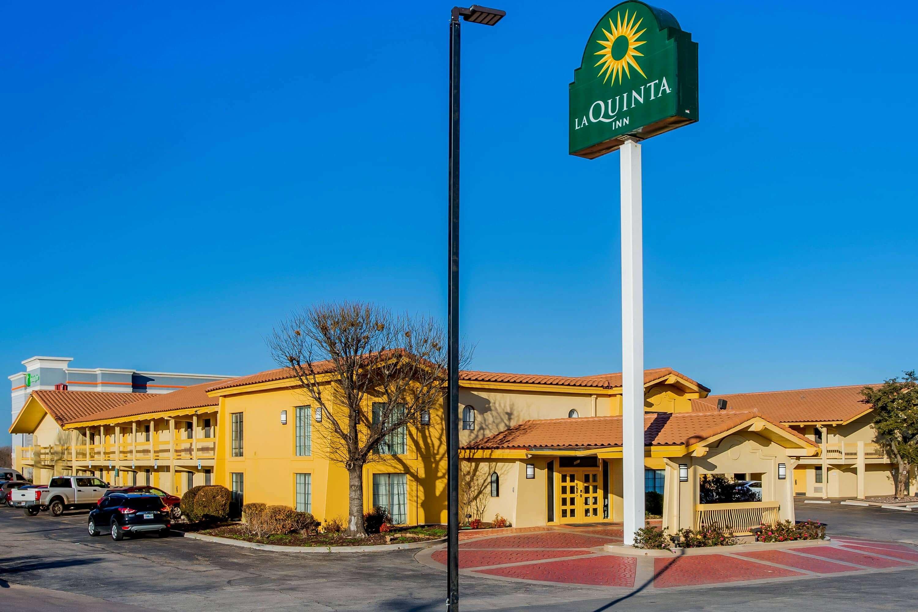 Baymont By Wyndham Abilene Hotel Exterior photo