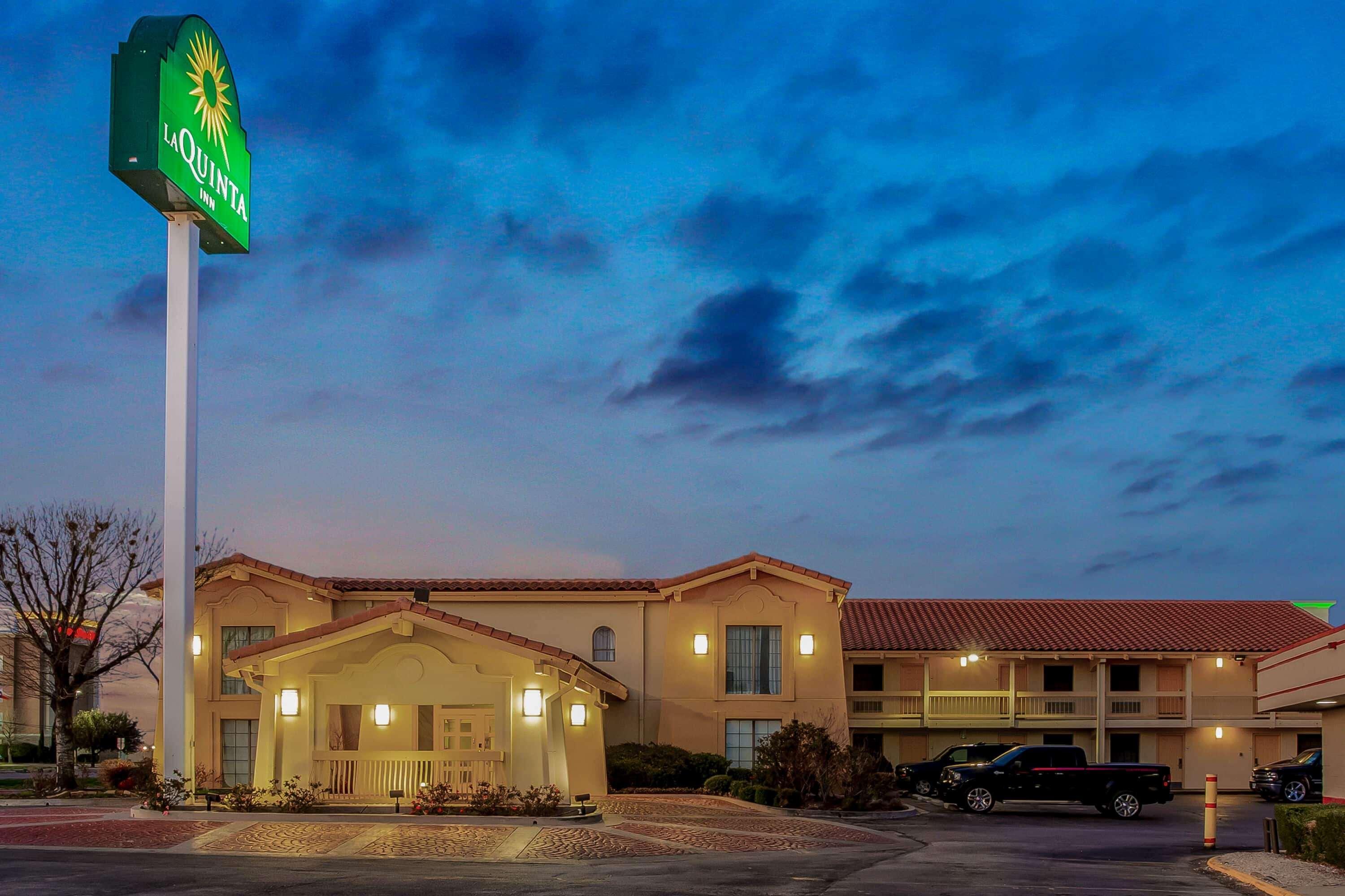 Baymont By Wyndham Abilene Hotel Exterior photo