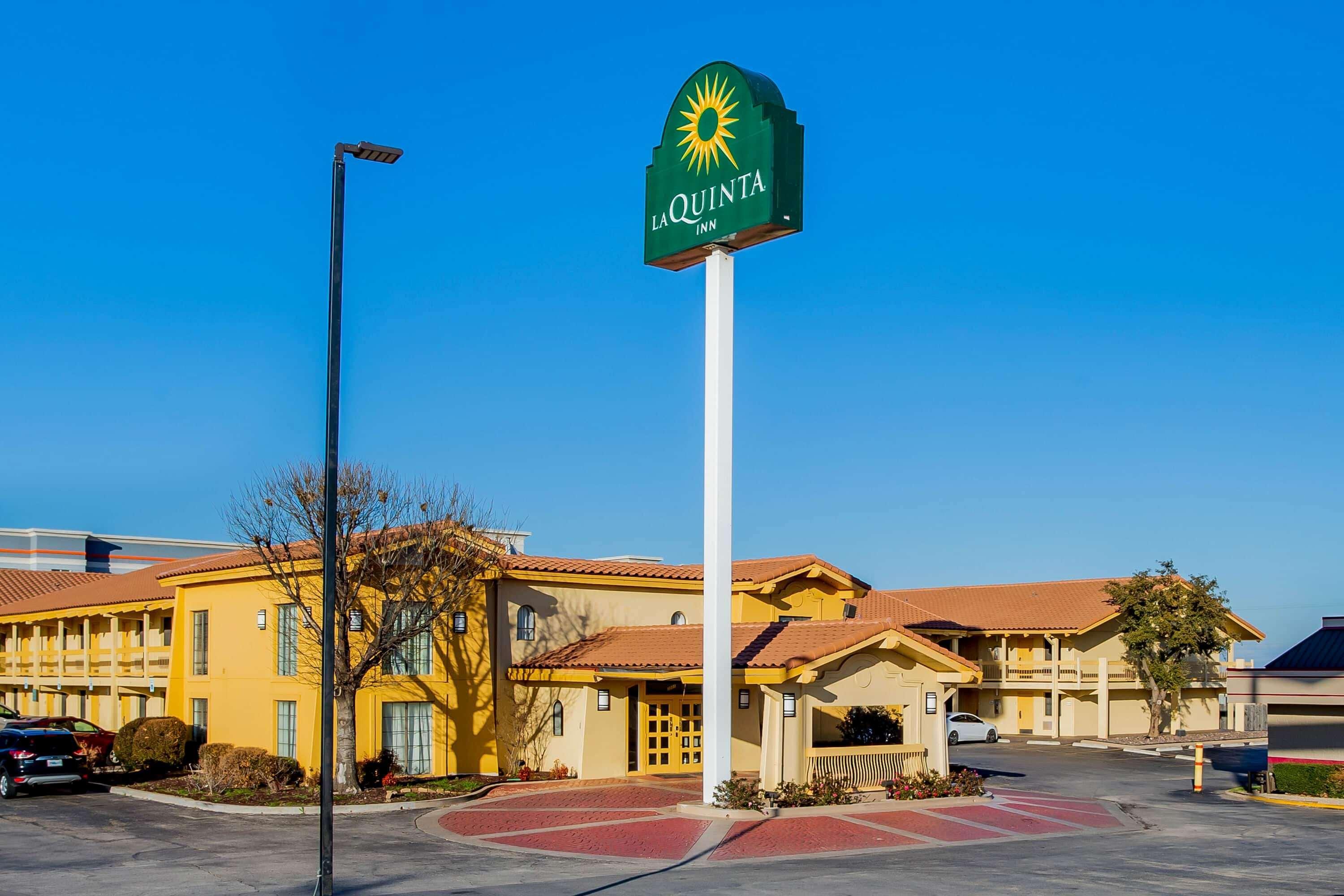 Baymont By Wyndham Abilene Hotel Exterior photo