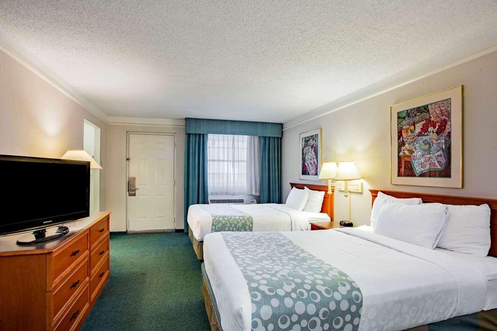 Baymont By Wyndham Abilene Hotel Room photo