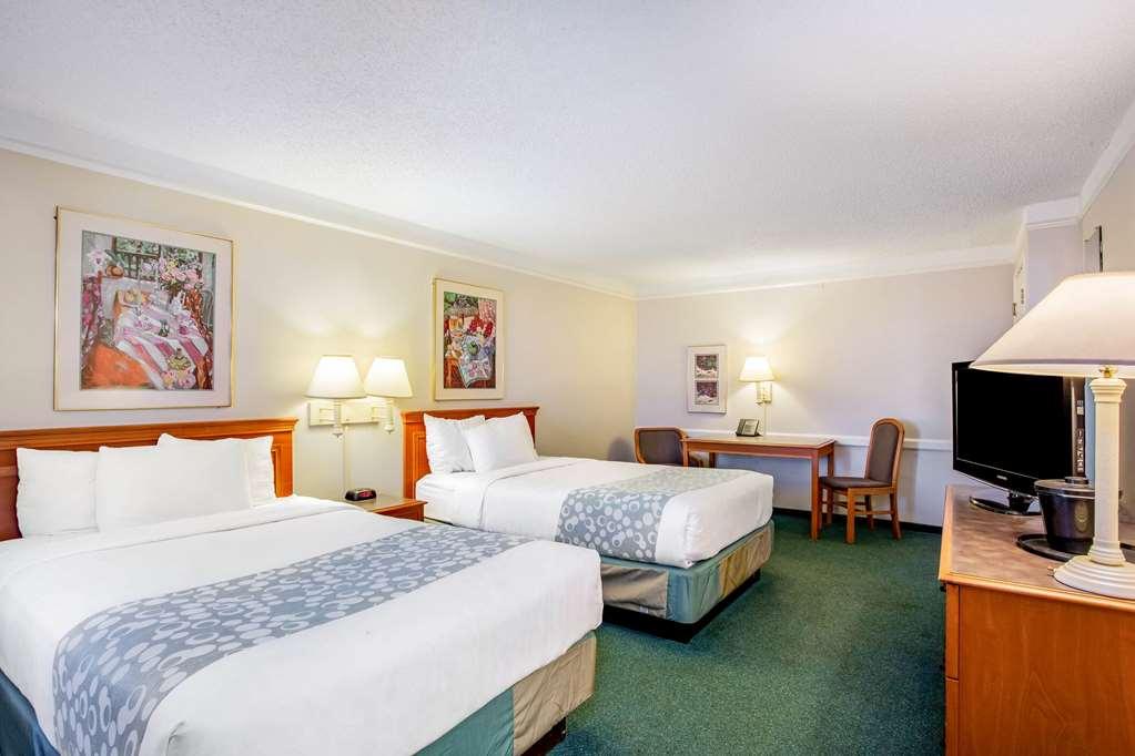 Baymont By Wyndham Abilene Hotel Room photo