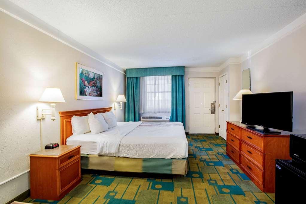 Baymont By Wyndham Abilene Hotel Room photo