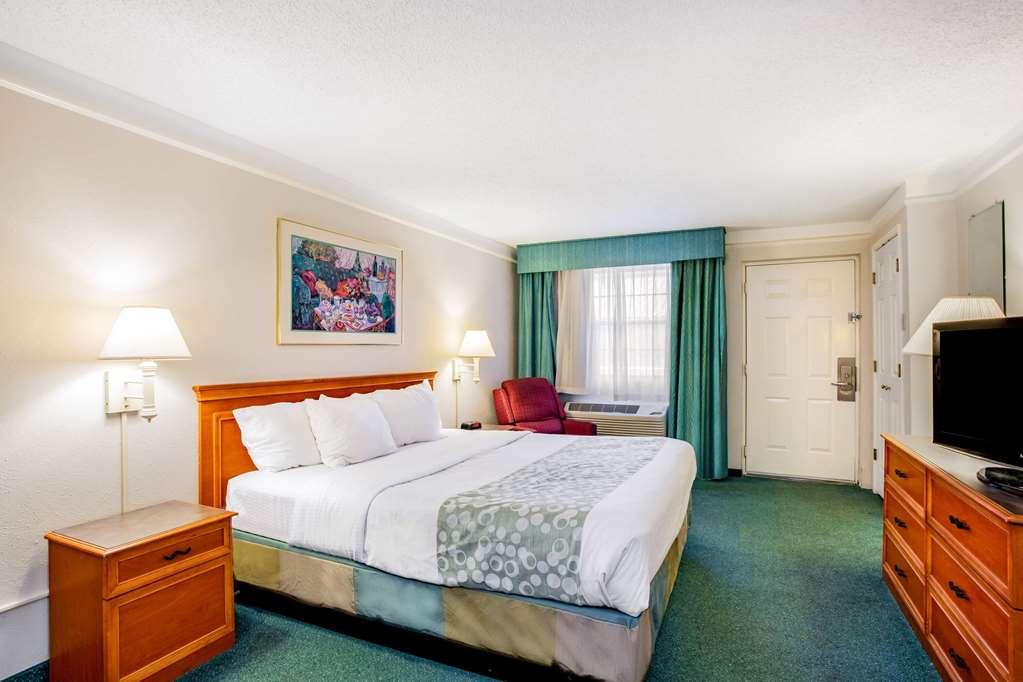 Baymont By Wyndham Abilene Hotel Room photo