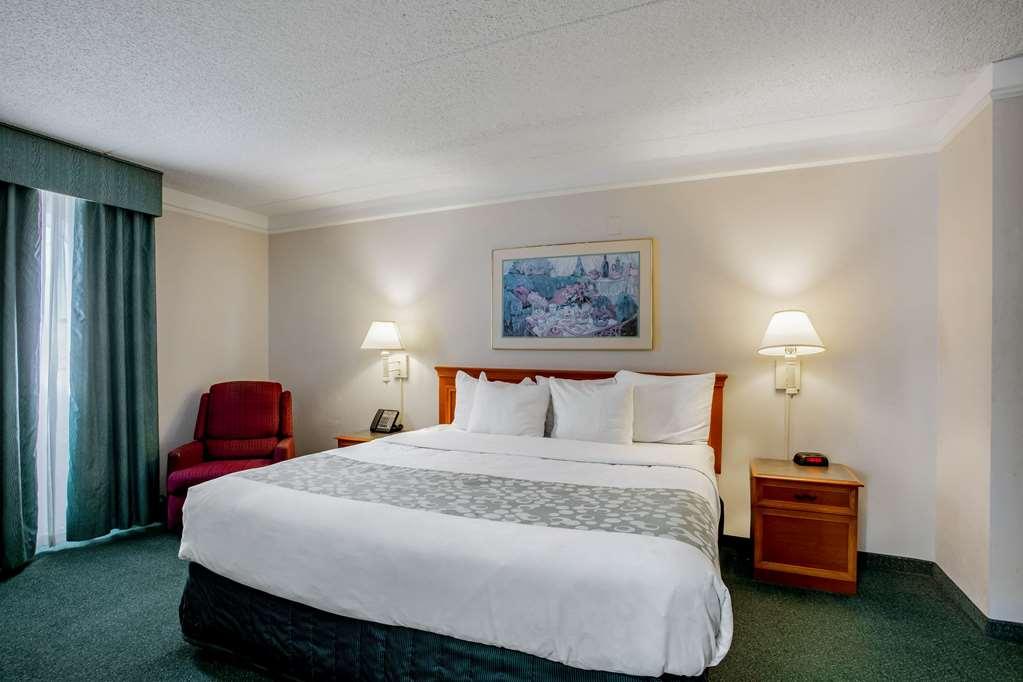 Baymont By Wyndham Abilene Hotel Room photo